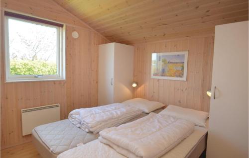 Postel nebo postele na pokoji v ubytování Nice Home In Vggerlse With Sauna