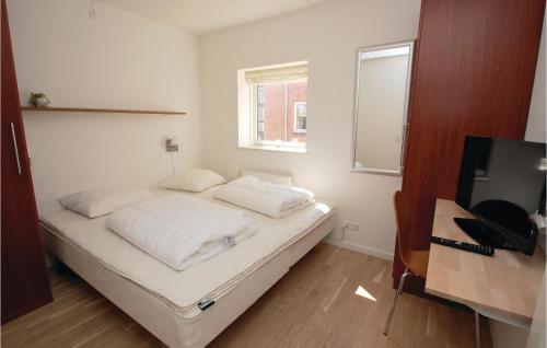 Postel nebo postele na pokoji v ubytování Beautiful Apartment In Hejls With 2 Bedrooms And Wifi