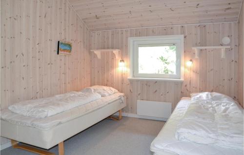 Gallery image of Nice Home In Oksbl With 4 Bedrooms, Sauna And Wifi in Mosevrå