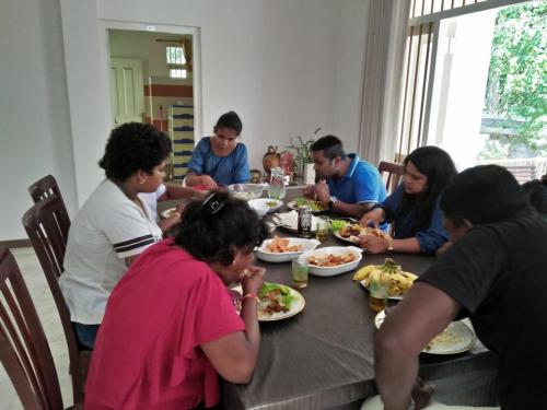 ホームステイの敷地内または近くでの食事または食べ物