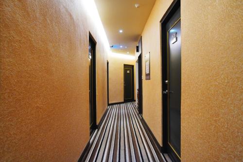 a corridor of a hallway with two doors and a corridorngthngthngthngthngth at Happy Hotel in Kaohsiung