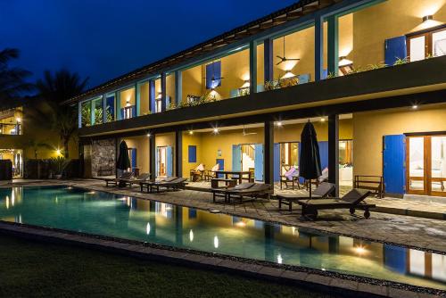 La alberca dentro o cerca de Villa Atulya at Ocean's edge