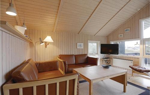 TV a/nebo společenská místnost v ubytování Holiday Home Aakirkeby Liii