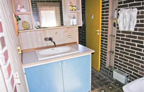 Ванная комната в Amazing Home In Asperup With Kitchen