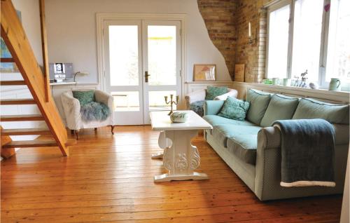 Ruang duduk di Pet Friendly Home In Otterup With Wifi