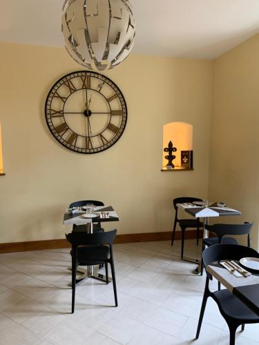 a clock on a table in a room at Lamarck Guest in Bourges