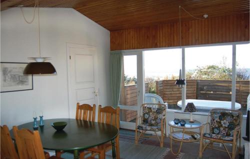 Ruang duduk di Holiday Home Løgstør 53