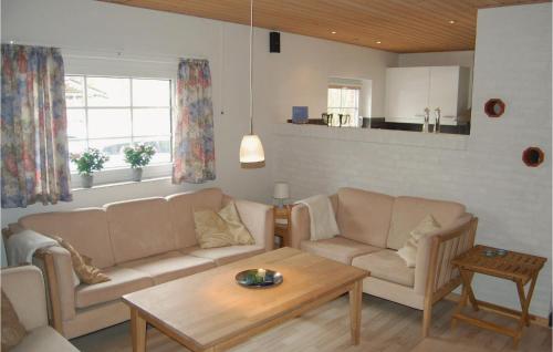 Ruang duduk di Lovely Home In Væggerløse With Sauna