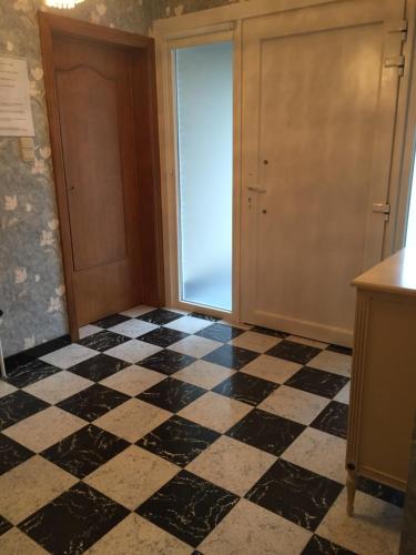 a room with a black and white checkered floor at Vakantiehuis in Vlaamse Ardennen in Zottegem