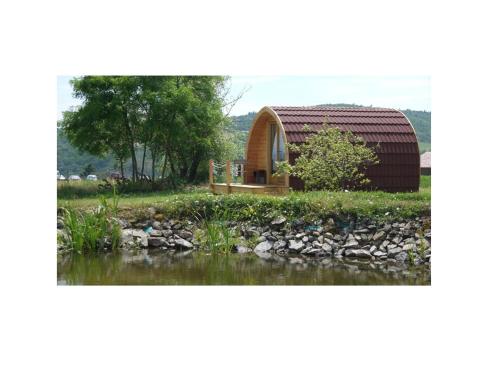 Domaine Saint Claude - Gîte , Chambres d'hôtes & hébergement insoliteにある庭