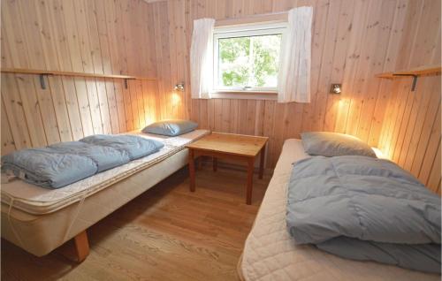 Postelja oz. postelje v sobi nastanitve Awesome Home In Vggerlse With 4 Bedrooms And Wifi
