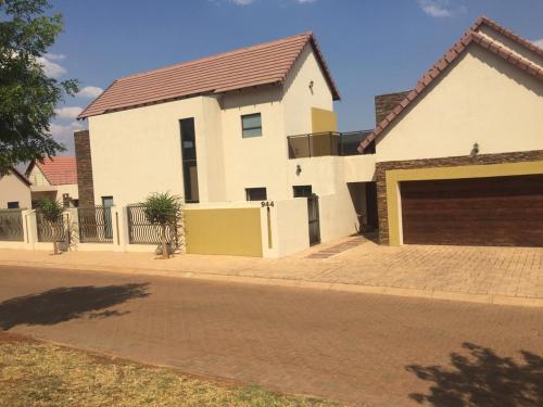 Gallery image of Bluewave Lifestyle Villa in Hartbeespoort