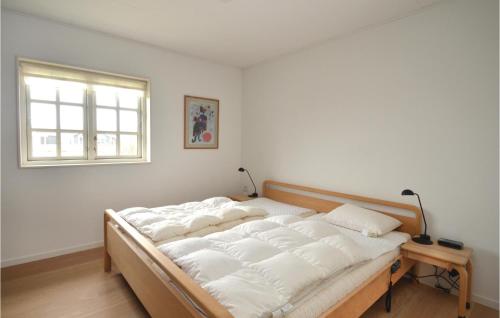 מיטה או מיטות בחדר ב-Stunning Home In Vggerlse With 3 Bedrooms And Wifi