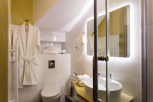 Vonios kambarys apgyvendinimo įstaigoje Blossom rooms & suite