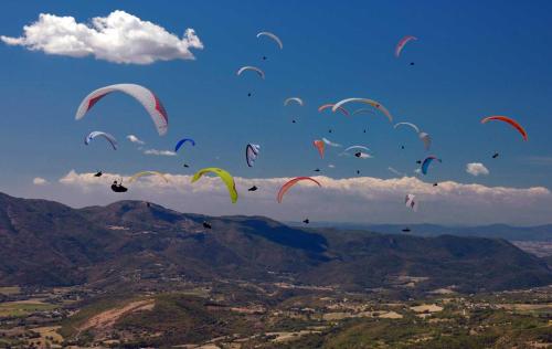 a bunch of kites flying in the sky over mountains at Montegrappa Dream in Crespano del Grappa