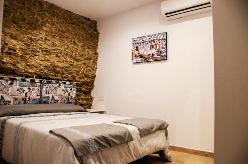 Un pat sau paturi într-o cameră la Casa Cueva El Arrabal