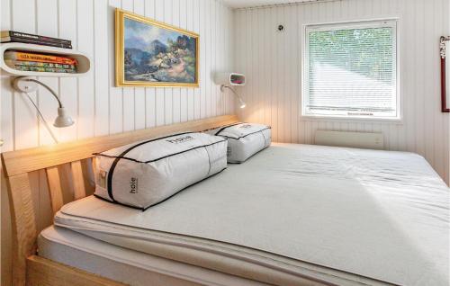 Кровать или кровати в номере Gorgeous Home In Korsr With House Sea View