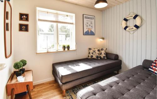Säng eller sängar i ett rum på Awesome Home In Nyborg With Wifi