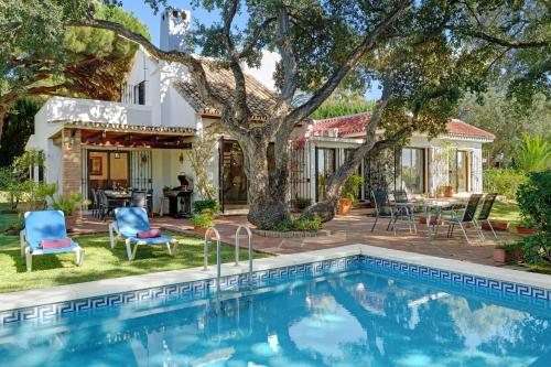 Villa with private pool and garden in Marbella