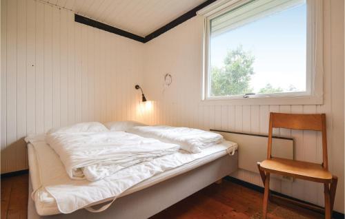 Nice Home In Ebeltoft With 2 Bedrooms And Wifi 객실 침대