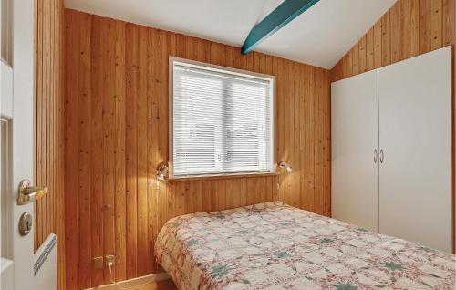 Un pat sau paturi într-o cameră la 2 Bedroom Stunning Home In Otterup