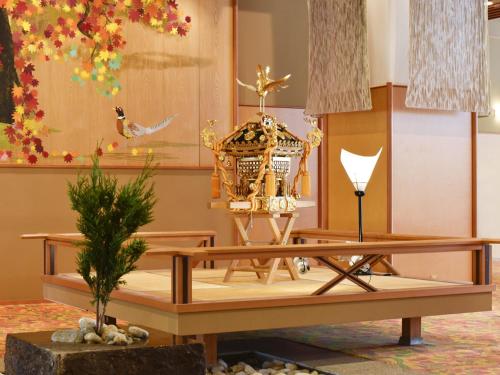 a living room with a table and a bird house at Hanamomiji in Jozankei