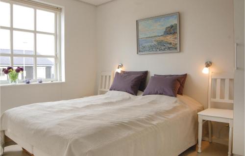 Säng eller sängar i ett rum på Amazing Home In Bagenkop With 3 Bedrooms And Wifi