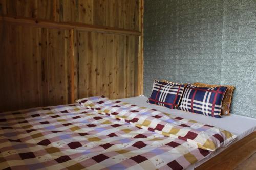 Postel nebo postele na pokoji v ubytování Organic Farm Homestay