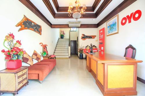 The lobby or reception area at OYO 383 White Inn Hotel