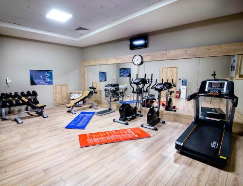 Fitness centrum a/nebo fitness zařízení v ubytování Ramada Encore by Wyndham Gebze