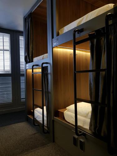 Una cama o camas en una habitación de Wink at McCallum Street