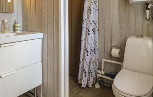 Koupelna v ubytování 3 Bedroom Amazing Home In Tranekr