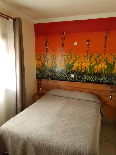 IVATO HOTEL - HOTEL IVATO Airport tesisinde bir odada yatak veya yataklar