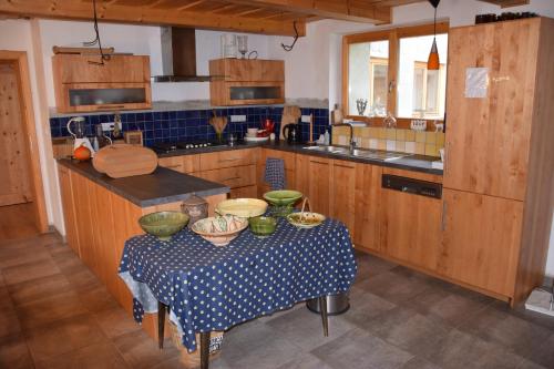 Kuchyň nebo kuchyňský kout v ubytování Zderaz pardubice Countryside vacation home near Proseč