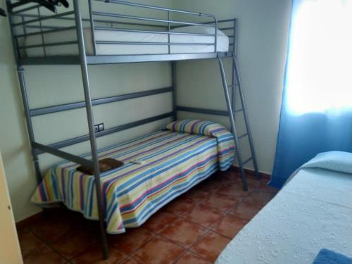 Двуетажно легло или двуетажни легла в стая в Piso Playa Los Bateles Conil