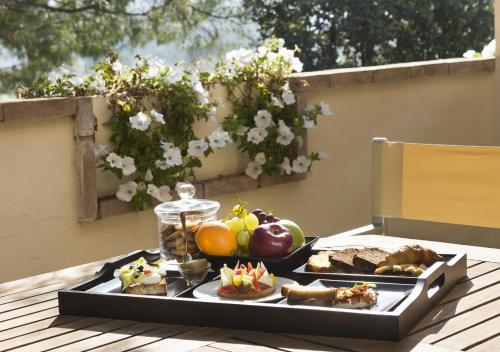 セニガッリアにあるFinis Africae Hotelの食器のトレイ