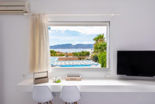 a room with a window with a view of a pool at Orizontes Boutique Studios in Adamas