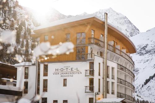 Nespecifikovaný výhled na hory nebo výhled na hory při pohledu z hotelu