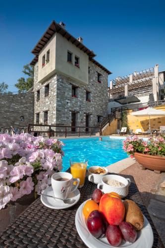 Bazén v ubytování Hotel Petradi nebo v jeho okolí