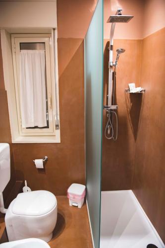 a small bathroom with a toilet and a shower at B&B Panoramic in Valguarnera Caropepe