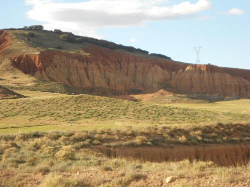 a hillside with a mountain in the middle of a field at Casa rural L´Amparo -3 espigas- Categoría superior-15 personas in Navarrete del Río