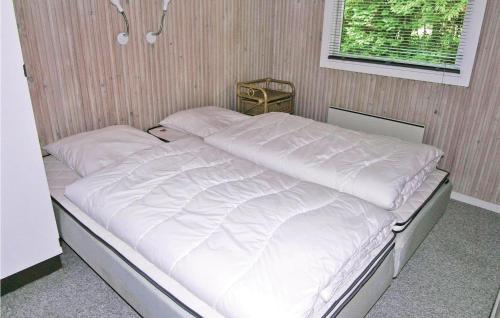 Postel nebo postele na pokoji v ubytování Lovely Home In Glesborg With Wifi