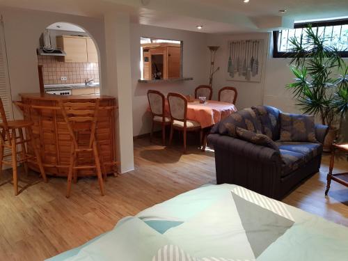 Χώρος καθιστικού στο 4 Sterne Souterrain Apartment Alt-Mariendorf