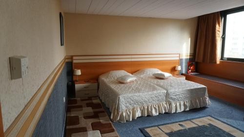 Ένα ή περισσότερα κρεβάτια σε δωμάτιο στο Hotel Dobrudja