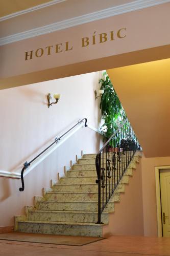 a staircase in a hotel with a sign that reads hotel bike at Hotel Bíbic és Tüskevár Étterem és Horgásztó in Nyíregyháza