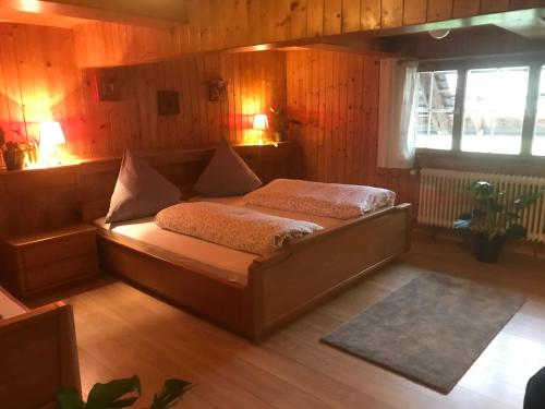 Ein Bett oder Betten in einem Zimmer der Unterkunft Stollenbacher Hütte auf 1092m