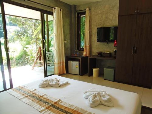 Postel nebo postele na pokoji v ubytování Pai My Guest Resort - SHA Plus
