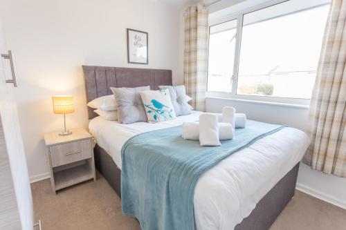 a bedroom with a bed with a large window at Wren Suite Apt 2 Bed 1st Floor Apt close to Oxford Business & Science Parks in Oxford