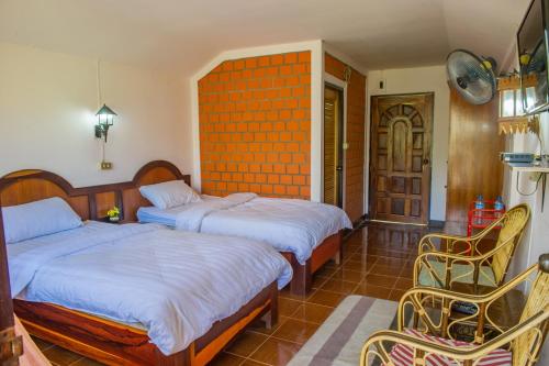 Postel nebo postele na pokoji v ubytování เลาลีฮิลล์รีสอร์ท Laulee hill resort
