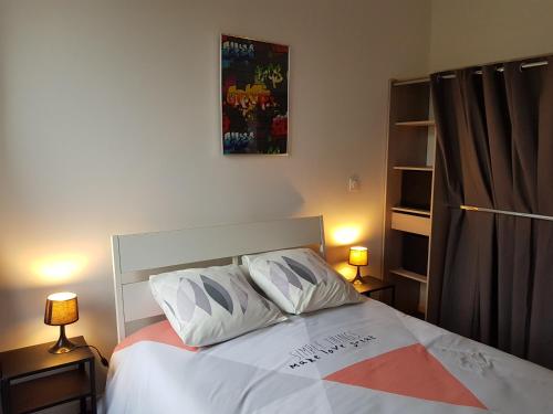 Krevet ili kreveti u jedinici u okviru objekta Appart hotel sathonay rillieux Lyon